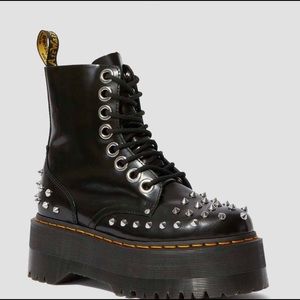 Dr Martens Jadon Max Stud Platform Boots
